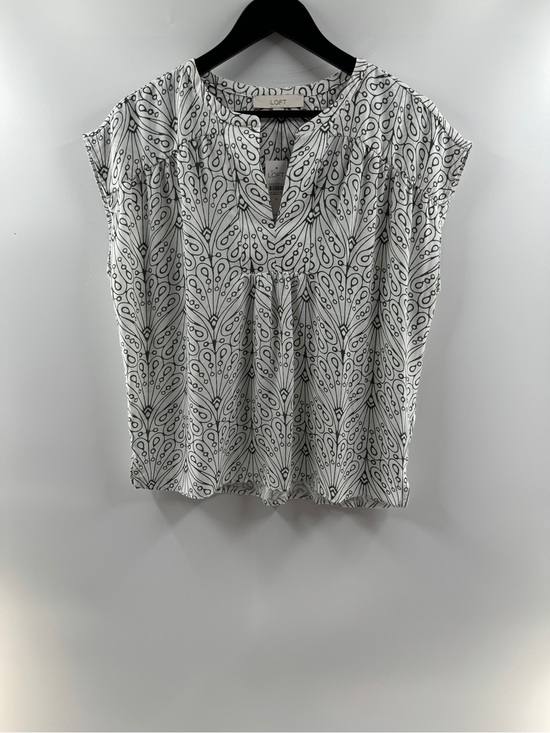 LOFT Tops - LOFT NWT White & Green Printed Short Sleeve Blouse – Women's Medium